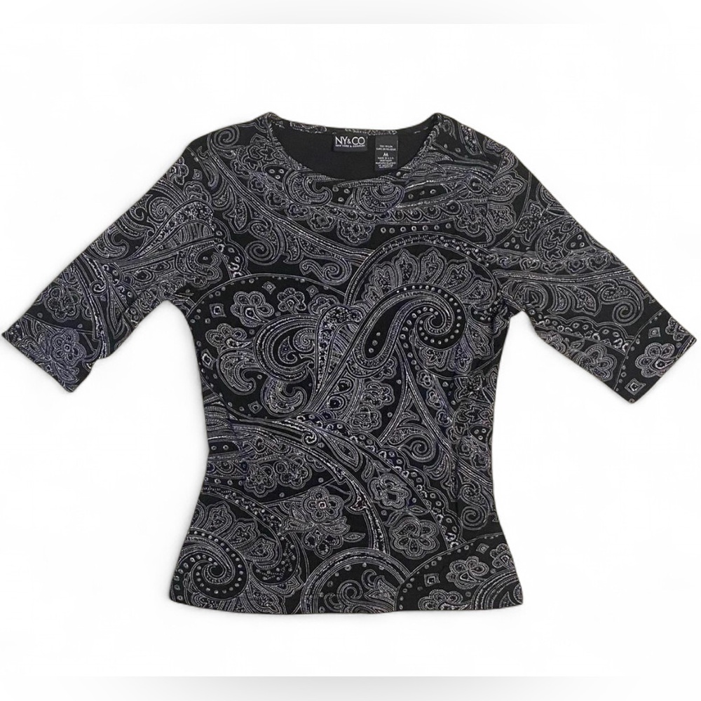 NEW YORK & CO black & white paisley print fitted top